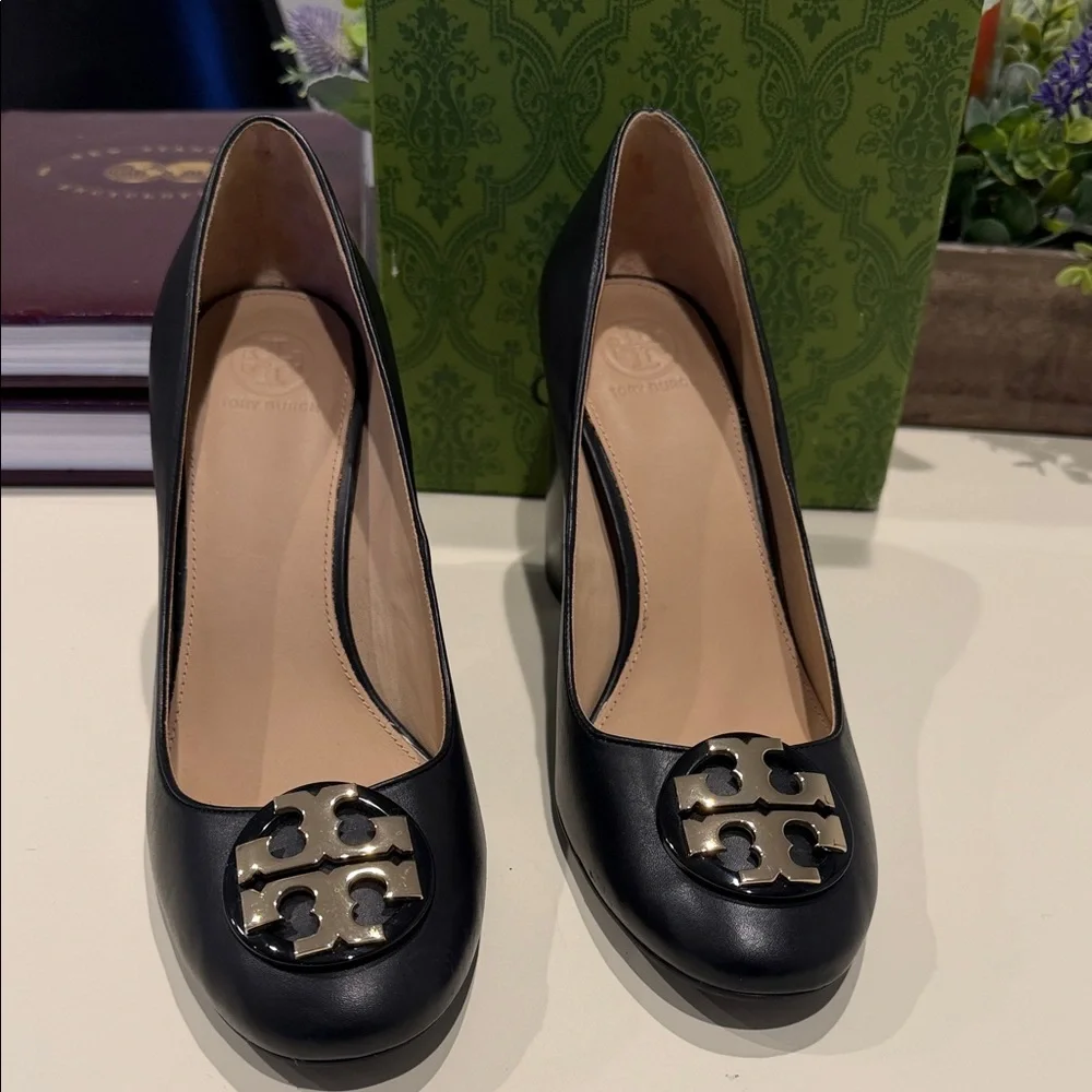 Tory Burch Janey Black Leather Block Heel Pumps - Picture 1 of 12